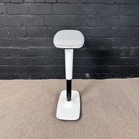 Dauphin Trendoffice Stehhilfe – Ergonomischer Stehsitz / Pendelhocker grau/weiß
