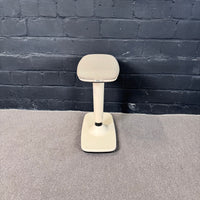 Dauphin Trendoffice Stehhilfe – Ergonomischer Stehsitz / Pendelhocker beige/schwarz