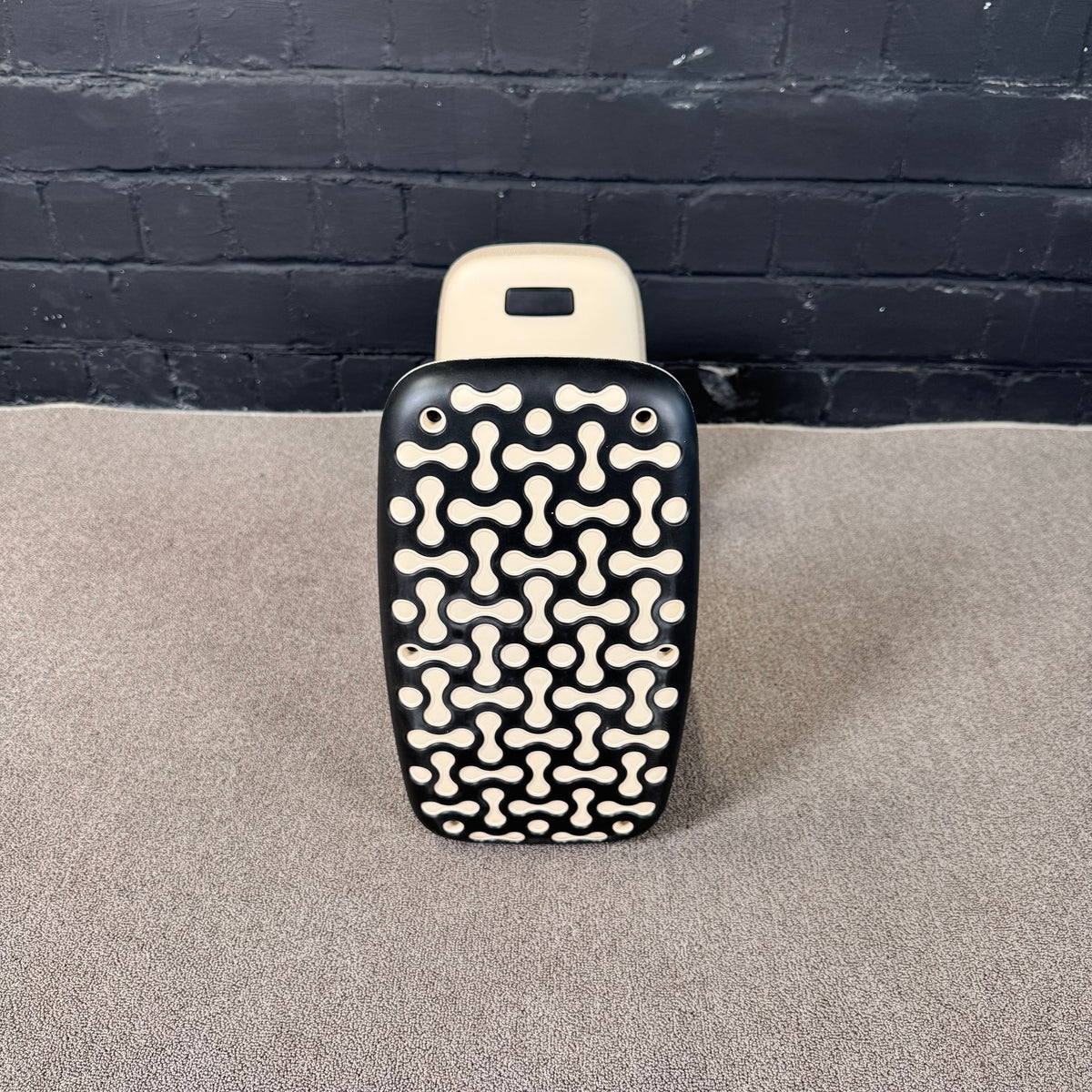 Dauphin Trendoffice Stehhilfe – Ergonomischer Stehsitz / Pendelhocker beige/schwarz