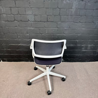 Steelcase QiVi Konferenzstuhl – Ergonomischer Meeting-Drehstuhl schwarz/weiß