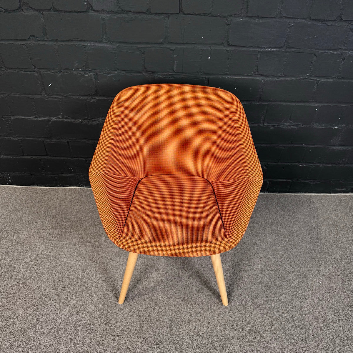 Torasen (The Senator Group) CLR60 Schalenstuhl – Eleganter Polsterstuhl mit Holzgestell