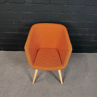Torasen (The Senator Group) CLR60 Schalenstuhl – Eleganter Polsterstuhl mit Holzgestell