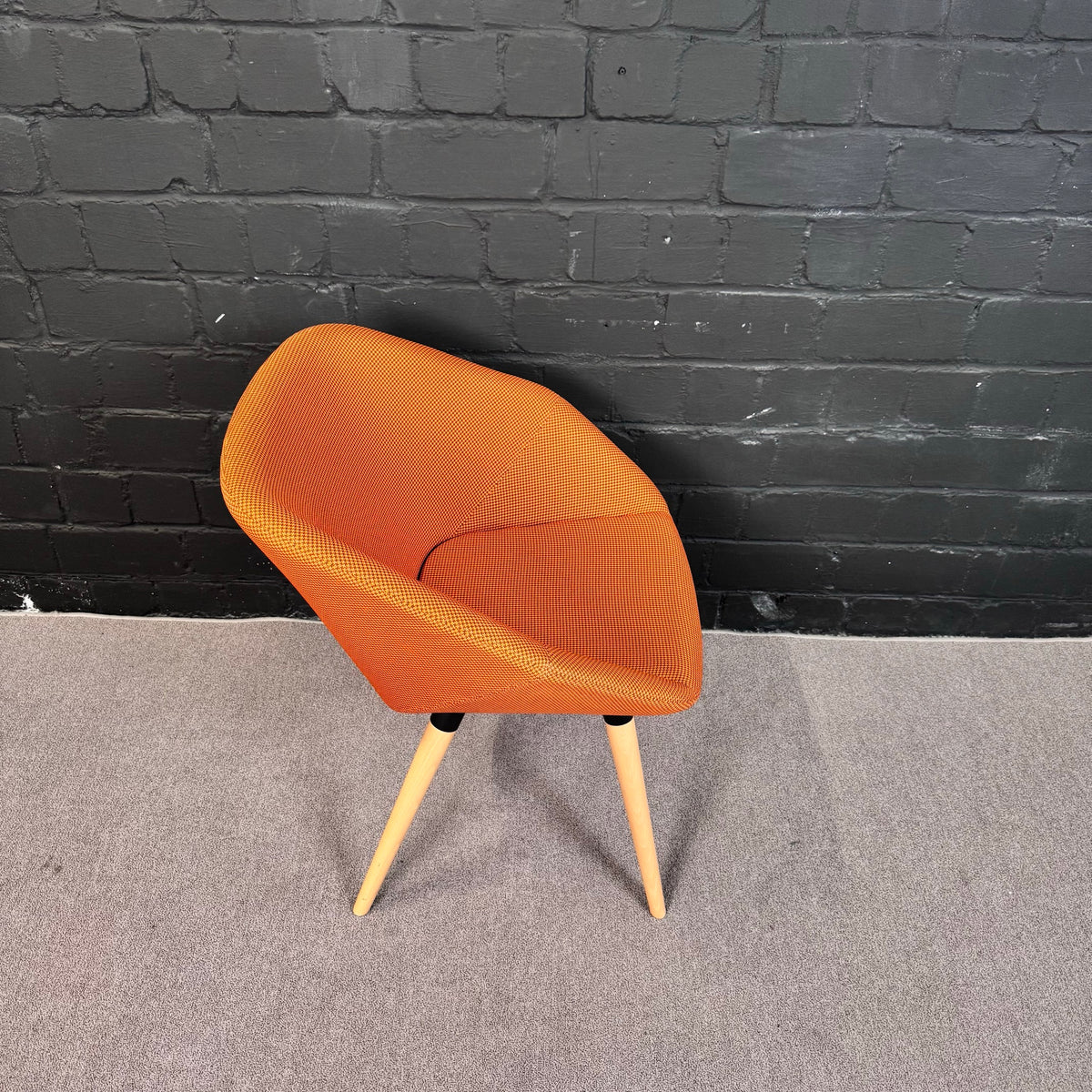 Torasen (The Senator Group) CLR60 Schalenstuhl – Eleganter Polsterstuhl mit Holzgestell