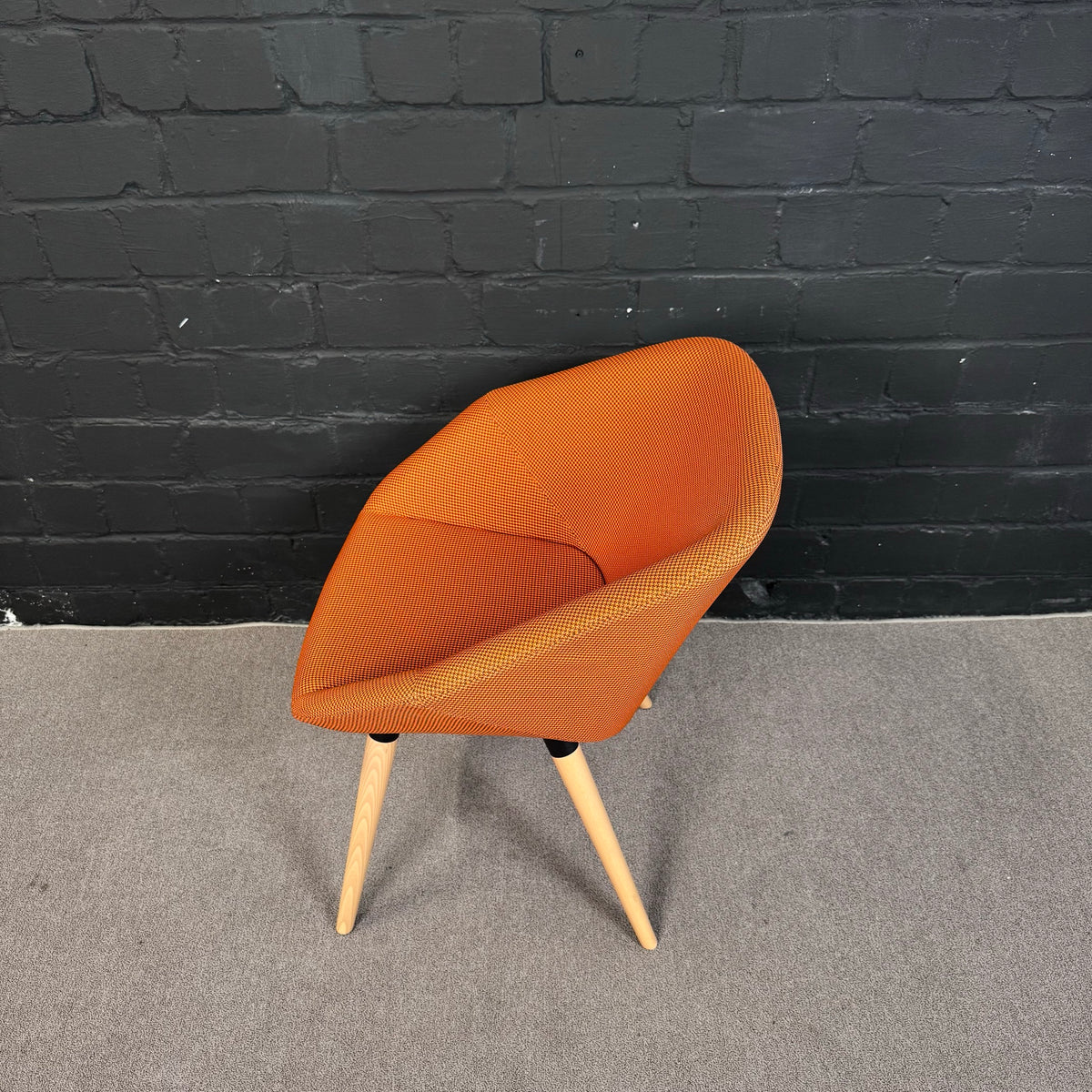 Torasen (The Senator Group) CLR60 Schalenstuhl – Eleganter Polsterstuhl mit Holzgestell