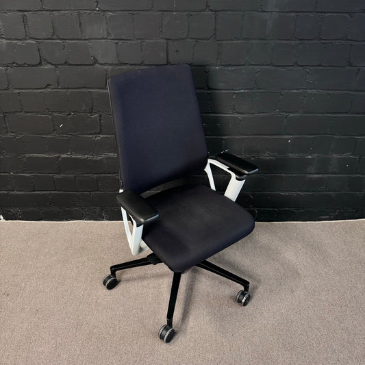 Klöber Connex (CNX98) – Ergonomischer Bürodrehstuhl mit weißem Gestell
