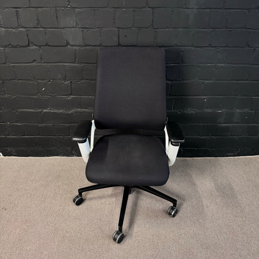 Klöber Connex (CNX98) – Ergonomischer Bürodrehstuhl mit weißem Gestell