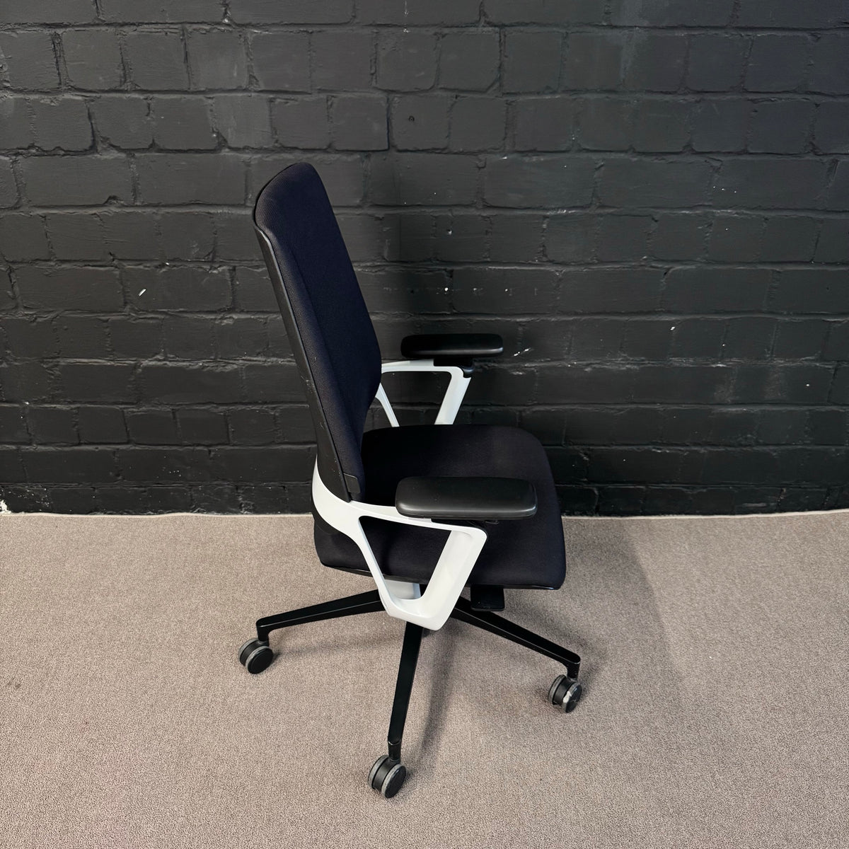 Klöber Connex (CNX98) – Ergonomischer Bürodrehstuhl mit weißem Gestell