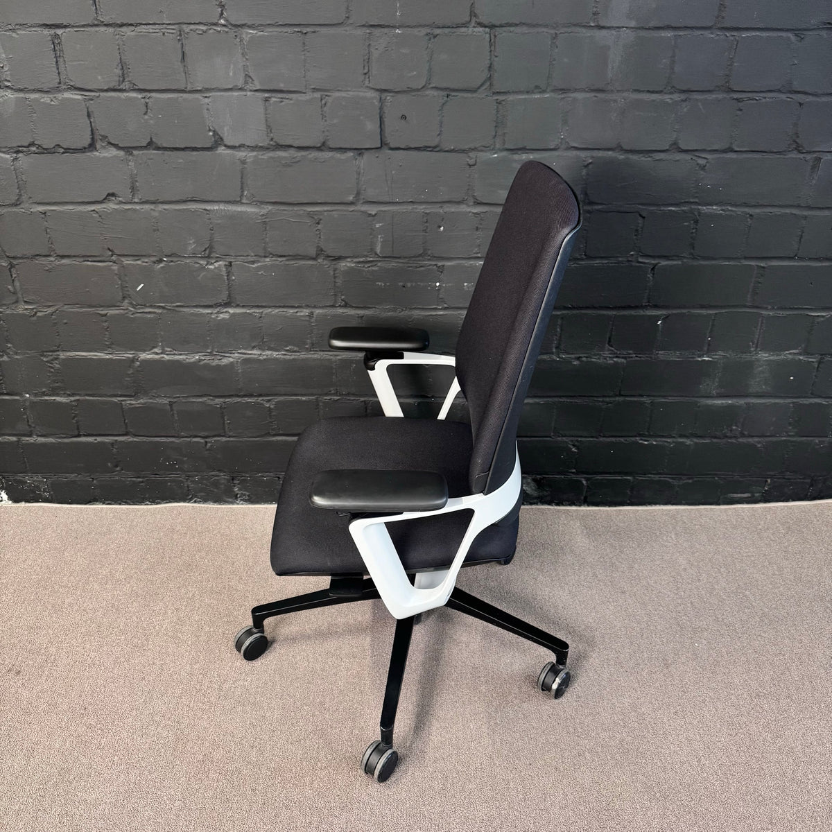 Klöber Connex (CNX98) – Ergonomischer Bürodrehstuhl mit weißem Gestell