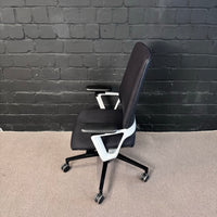 Klöber Connex (CNX98) – Ergonomischer Bürodrehstuhl mit weißem Gestell
