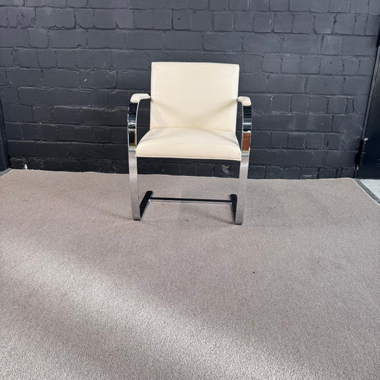 Knoll International Brno Chair – Mies van der Rohe – Leder Weiß/Creme – Designklassiker