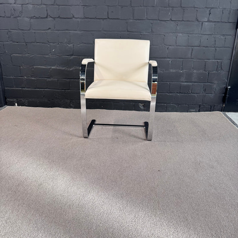 Knoll International Brno Chair – Mies van der Rohe – Leder Weiß/Creme – Designklassiker