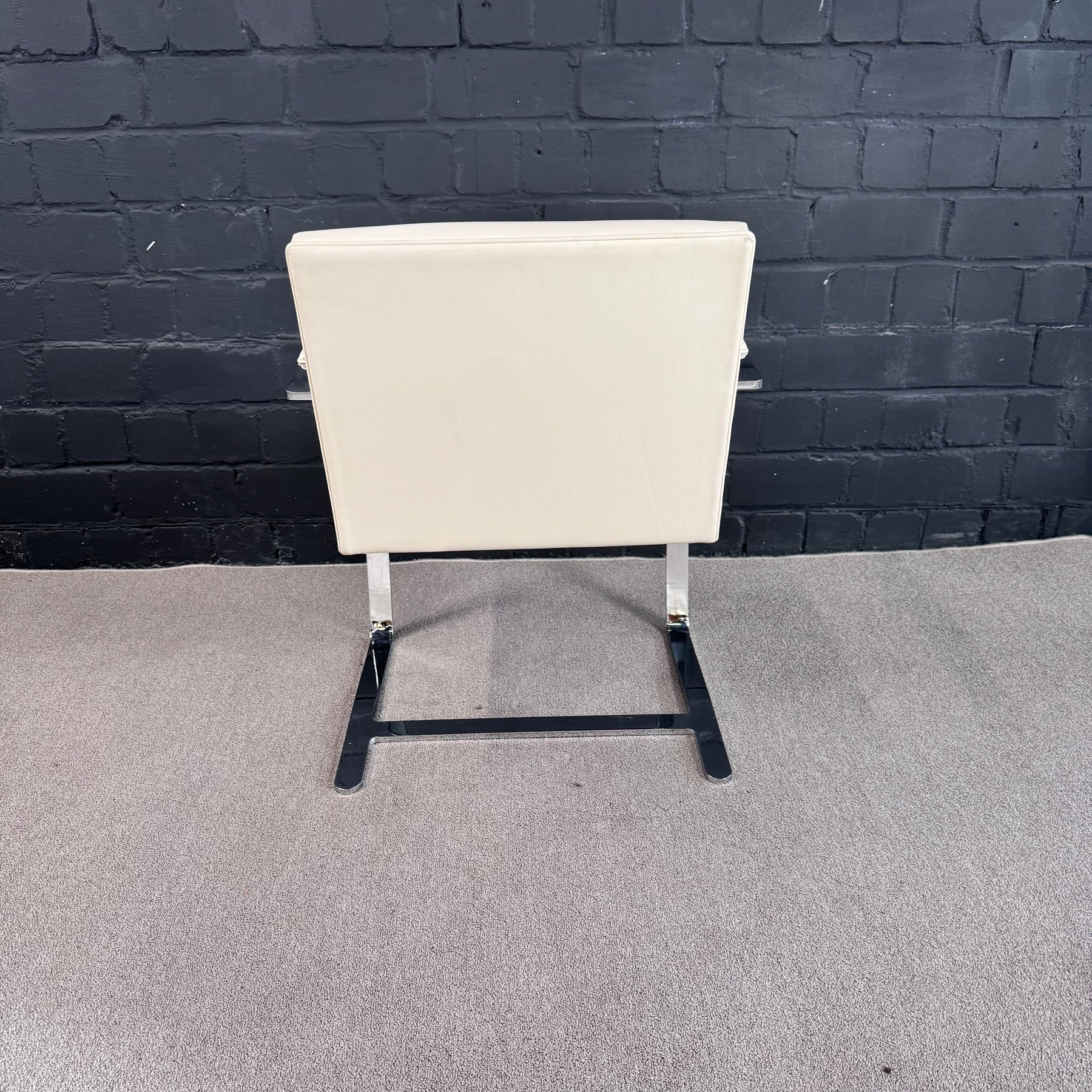 Knoll International Brno Chair – Mies van der Rohe – Leder Weiß/Creme – Designklassiker