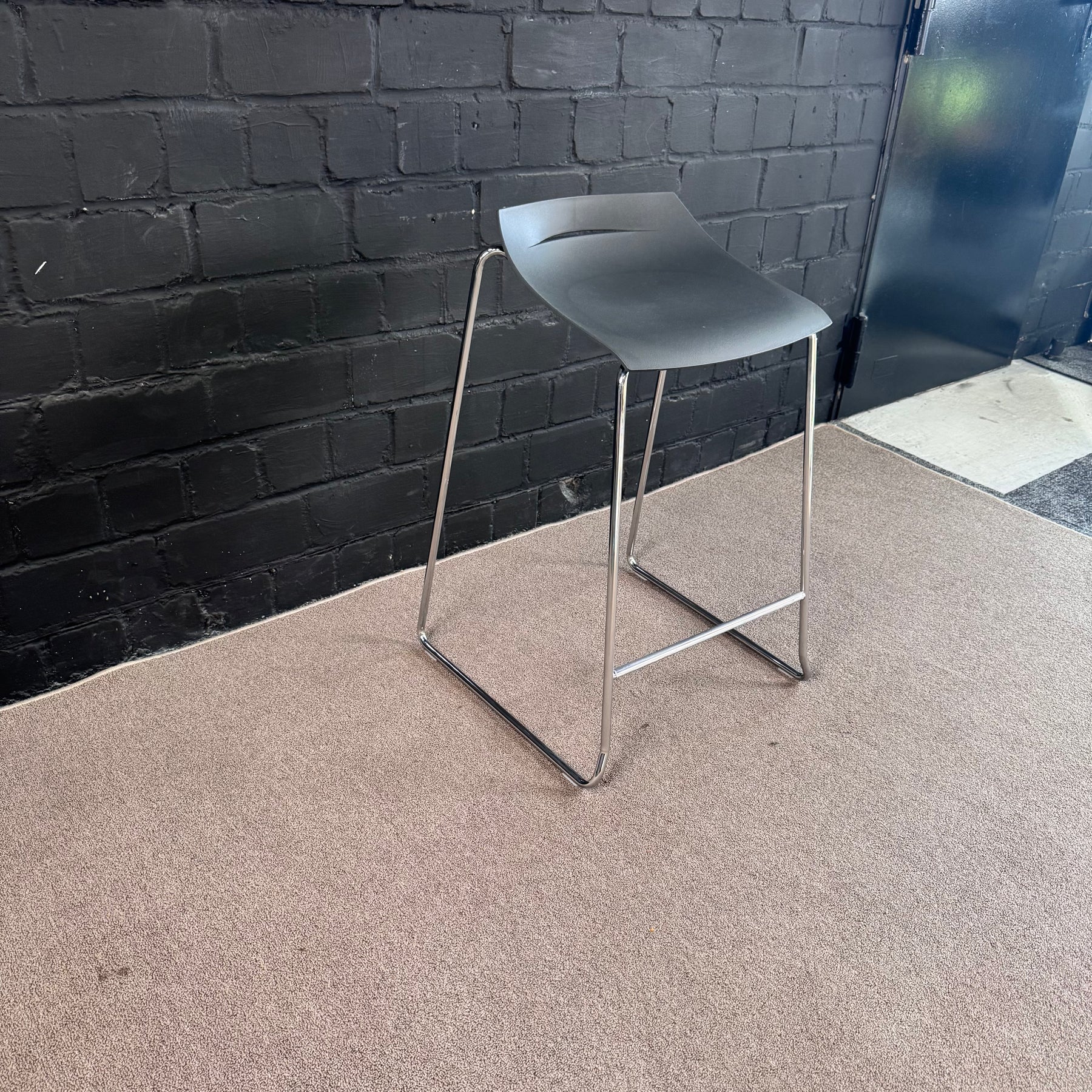 Mayer Barhocker - Klassisches Design in Grau und Chromgestell