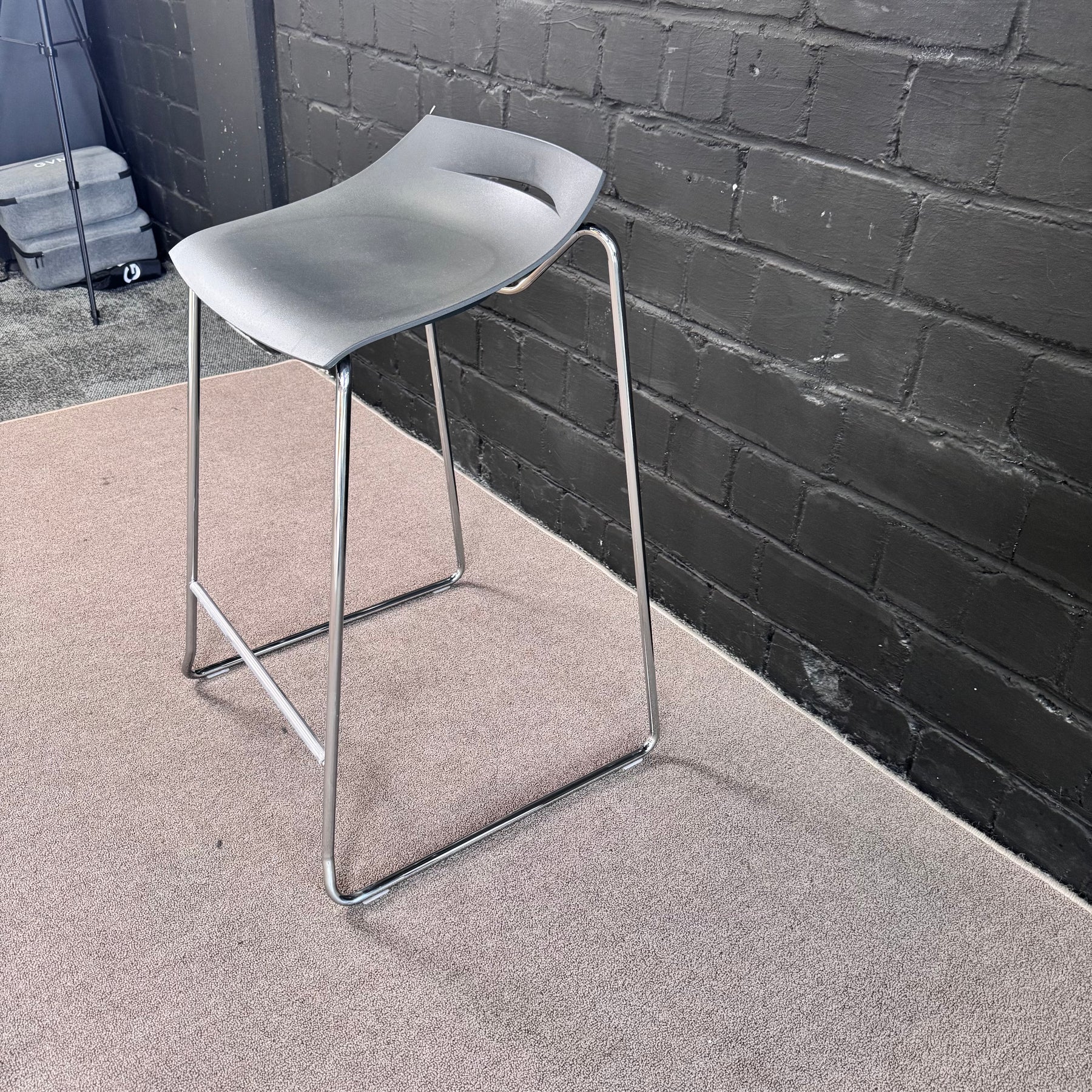 Mayer Barhocker - Klassisches Design in Grau und Chromgestell