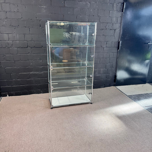USM Haller Glasvitrine | abschließbar | Chrom & Glas | Designklassiker