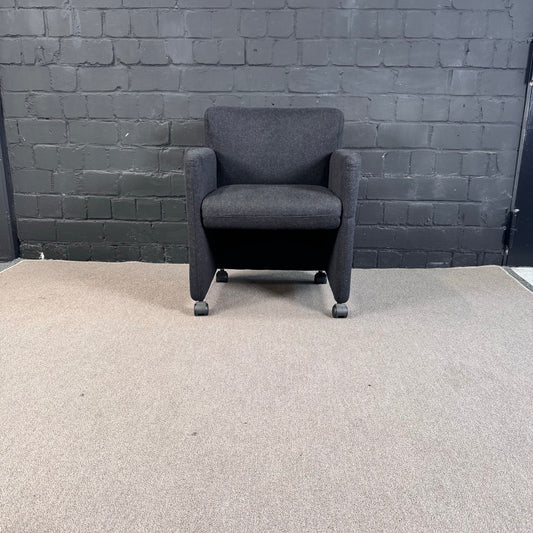 Moderner Lounge Sessel / Besuchersessel auf Rollen