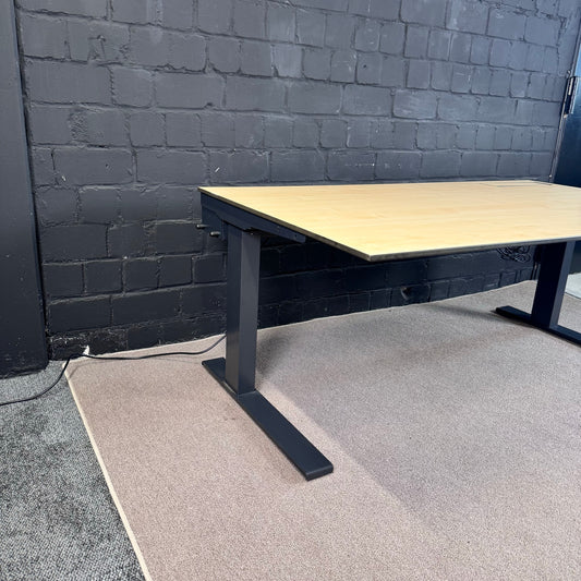 Ahrend elektrischer Schreibtisch 160x90 cm | höhenverstellbar