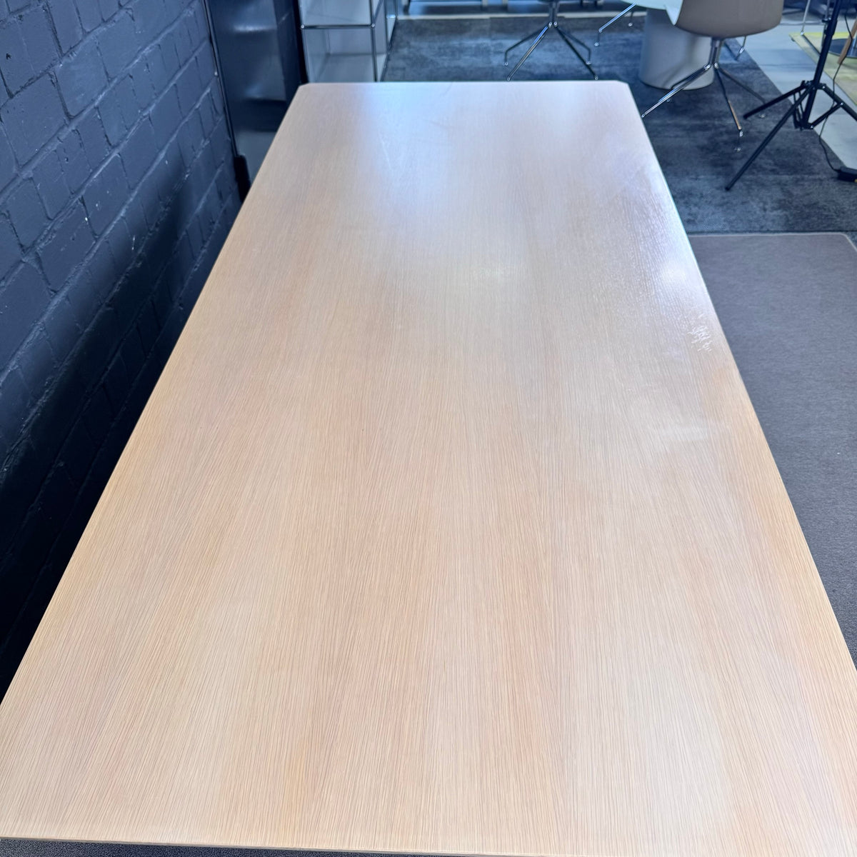 USM Kitos Schreibtisch elektrisch höhenverstellbar 225 × 100 cm