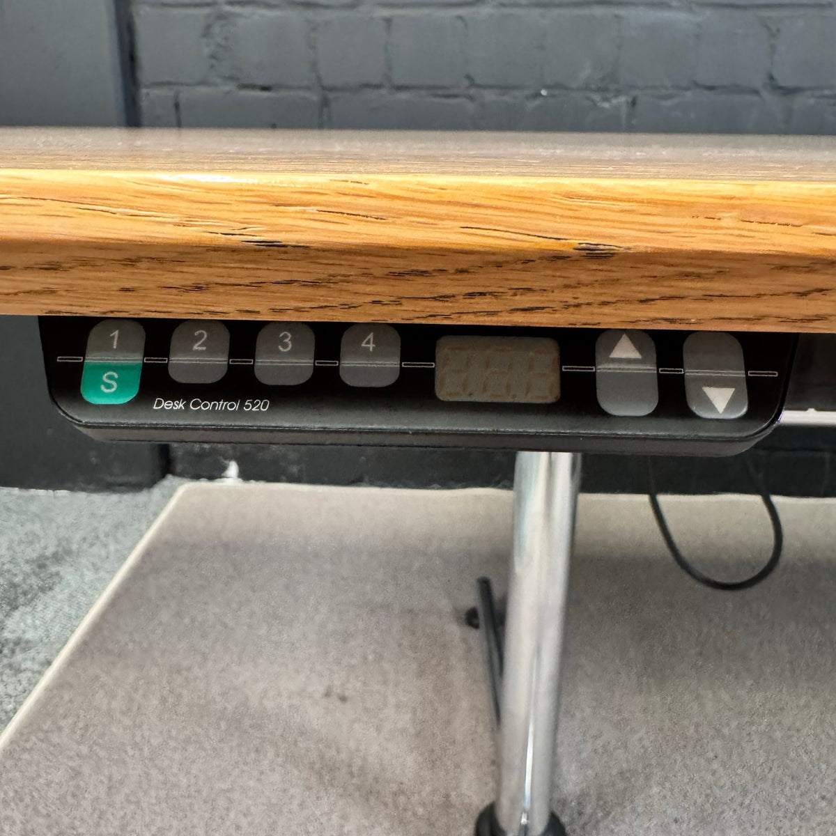 USM Kitos Schreibtisch elektrisch höhenverstellbar 225 × 100 cm