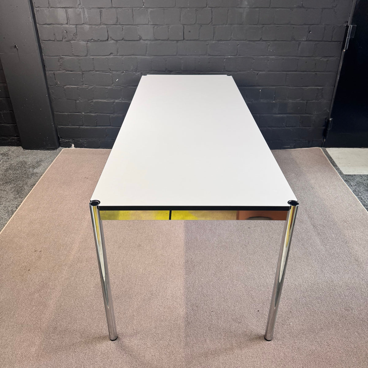 USM Haller Tisch – Designklassiker Schreibtisch / Konferenztisch (200 x 75 cm)