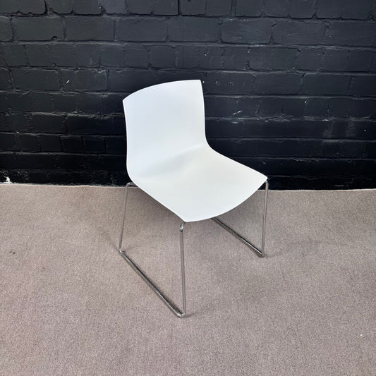 Arper Catifa 46 in weiß– Eleganter Designer-Konferenzstuhl Einfarbig