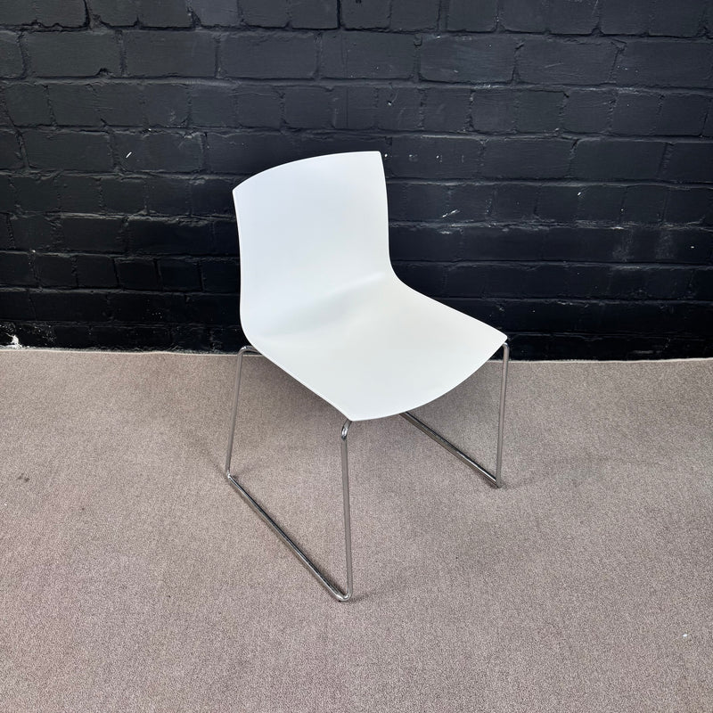 Arper Catifa 46 in weiß– Eleganter Designer-Konferenzstuhl Einfarbig