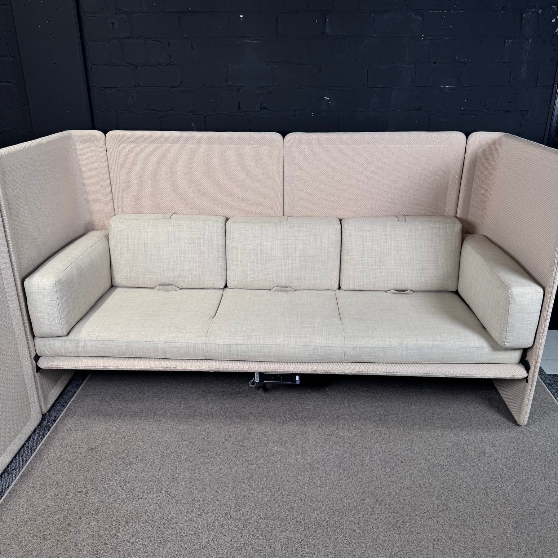 Steelcase Coalesse Lagunitas Doppel-Lounge-System – Zwei verbundene 3-Sitzer mit Akustikwand