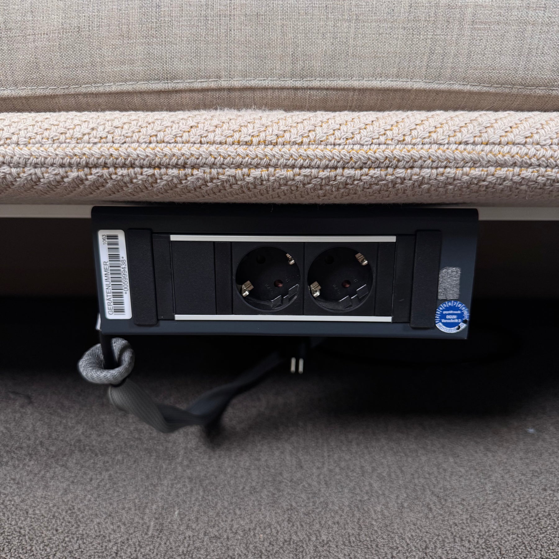 Steelcase Coalesse Lagunitas Doppel-Lounge-System – Zwei verbundene 3-Sitzer mit Akustikwand