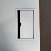 Ahrend Schreibtisch – Design-Arbeitstisch mit Wangengestell und oranger Akzentkante