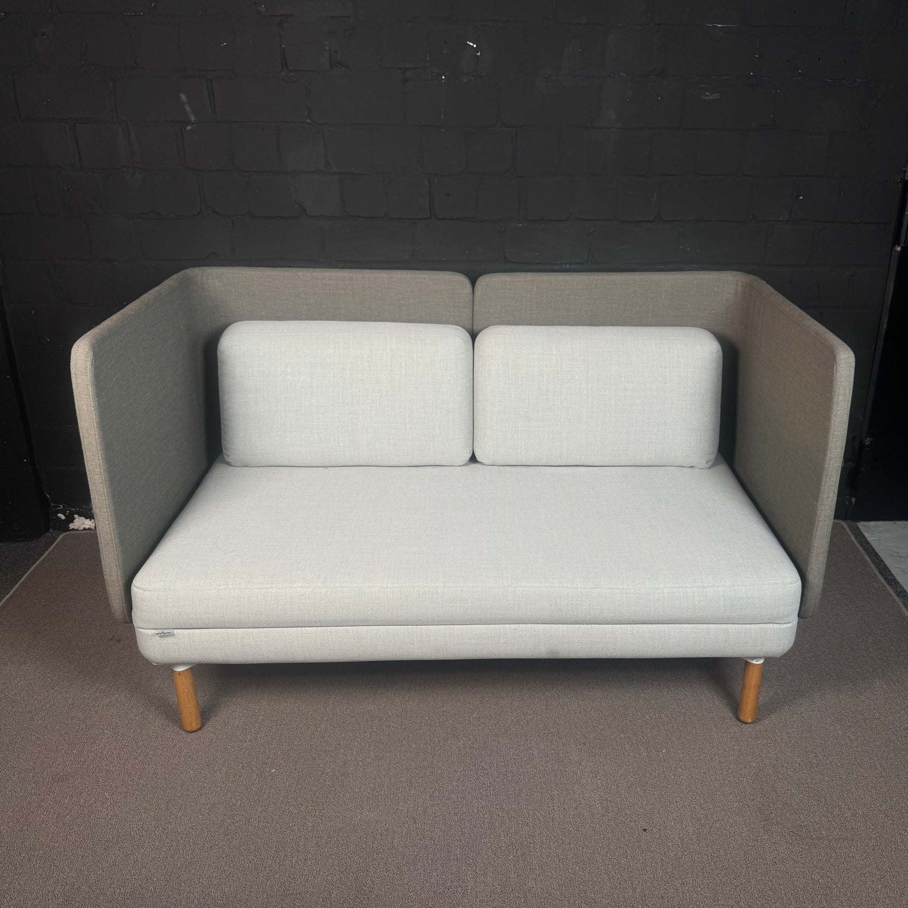 Ahrend 2-Sitzer Sofa – Akustik-Lounge-Sofa mit Holzfüßen
