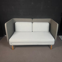 Ahrend 2-Sitzer Sofa – Akustik-Lounge-Sofa mit Holzfüßen