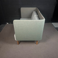 Ahrend 2-Sitzer Sofa – Akustik-Lounge-Sofa mit Holzfüßen