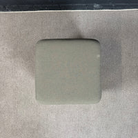 Steelcase Sitzwürfel – Gepolsterter Lounge-Hocker in Olivgrau