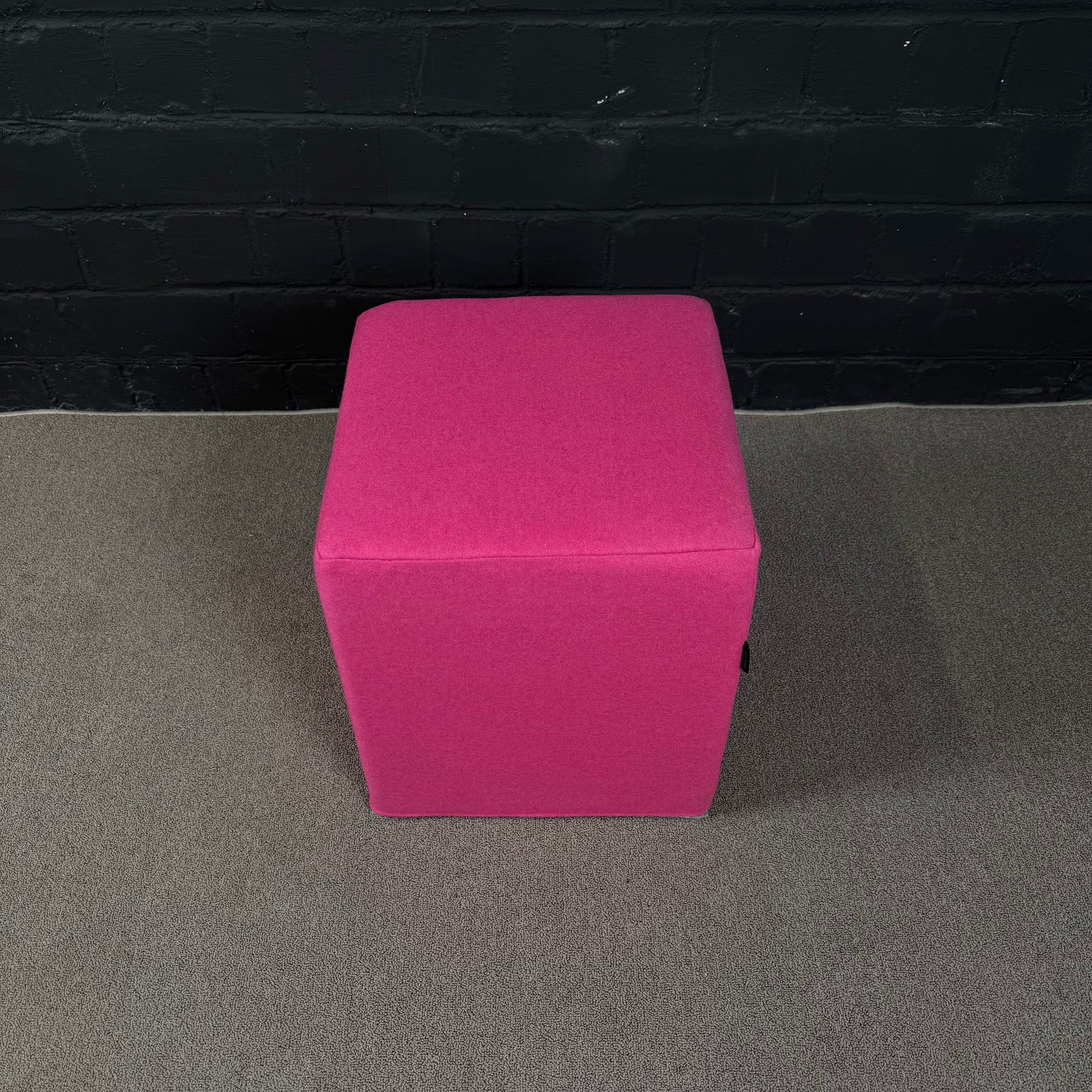 Softline Sitzwürfel – Farbenfroher Lounge-Pouf in Pink