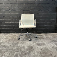 Vitra Eames Aluminium Chair EA 117 gebraucht - Ansicht 4