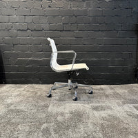 Vitra Eames Aluminium Chair EA 117 gebraucht - Ansicht 3
