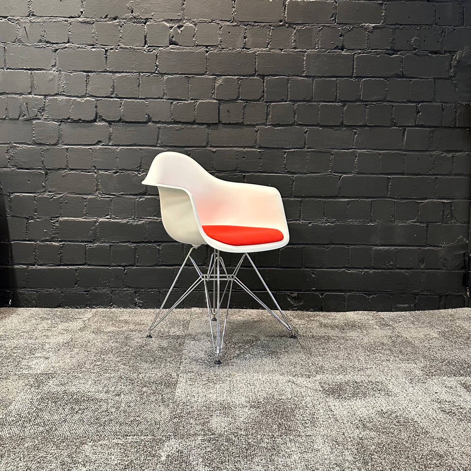 Vitra Eames Plastic Armchair DAR gebraucht