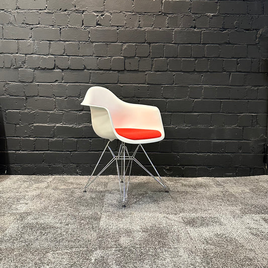 Vitra Eames Plastic Armchair DAR gebraucht