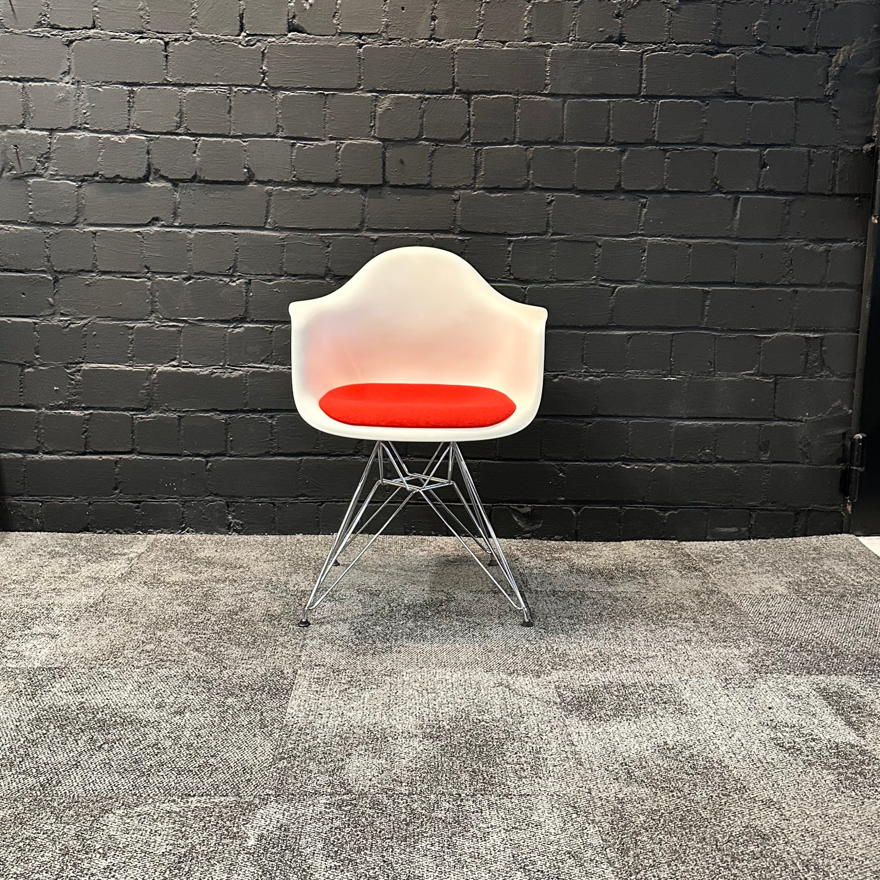 Vitra Eames Plastic Armchair DAR gebraucht - Ansicht 2