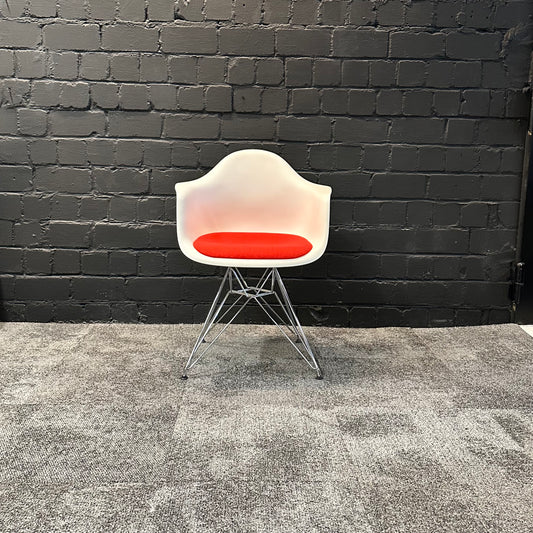 Vitra Eames Plastic Armchair DAR gebraucht - Ansicht 2