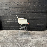 Vitra Eames Plastic Armchair DAR gebraucht - Ansicht 4