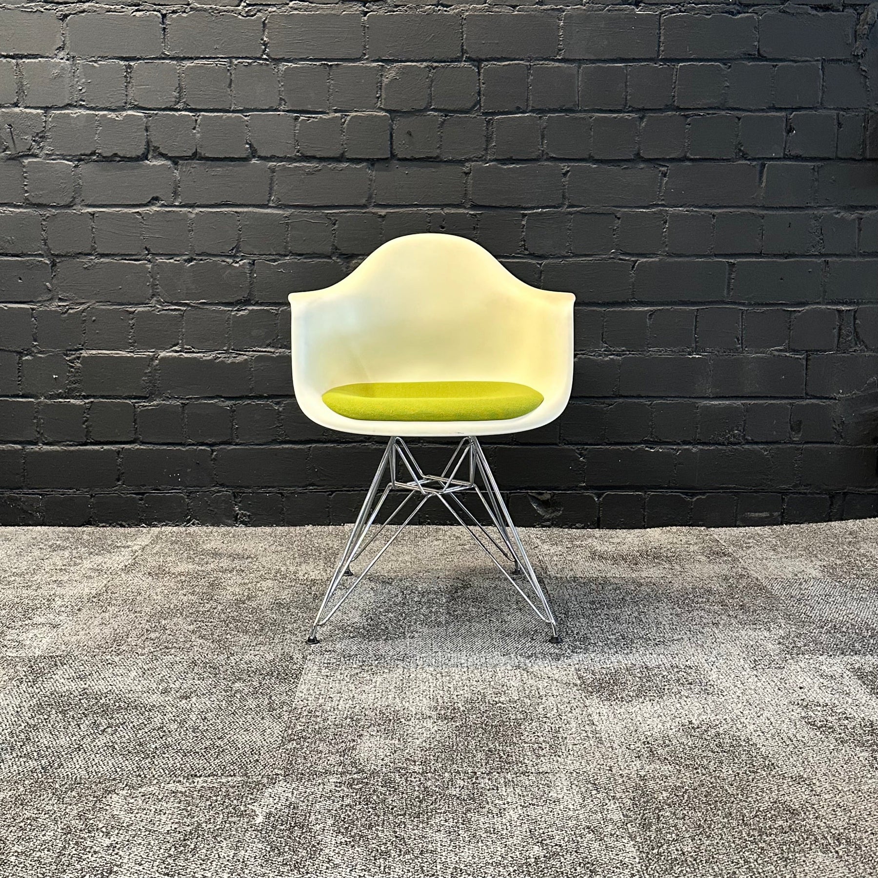 Vitra Eames Plastic Armchair DAR gebraucht - Ansicht 6