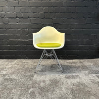 Vitra Eames Plastic Armchair DAR gebraucht - Ansicht 6