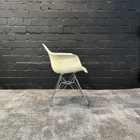 Vitra Eames Plastic Armchair DAR gebraucht - Ansicht 7