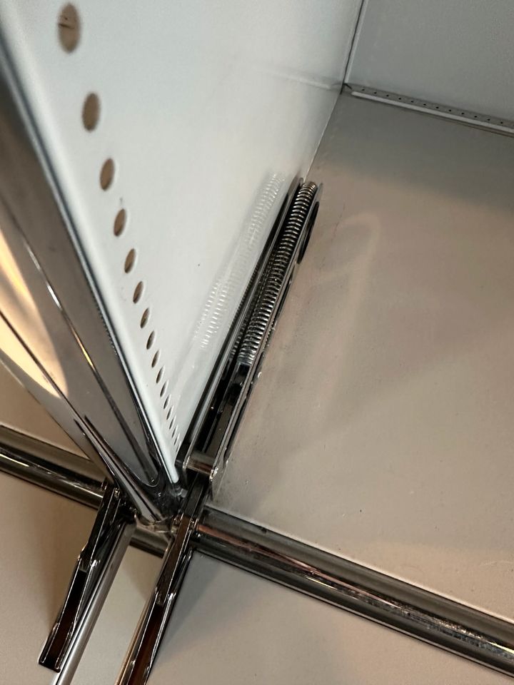 Sideboard Lichtgrau, 4 Klapptüren