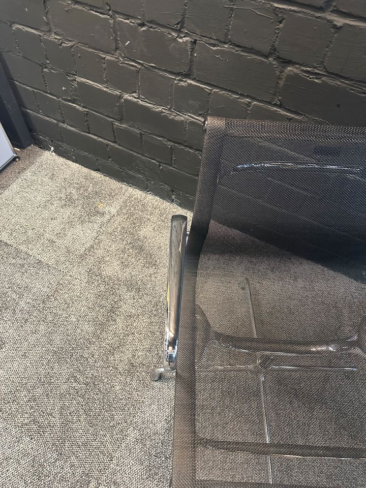 Alu Chair EA 108 Netz Schwarz