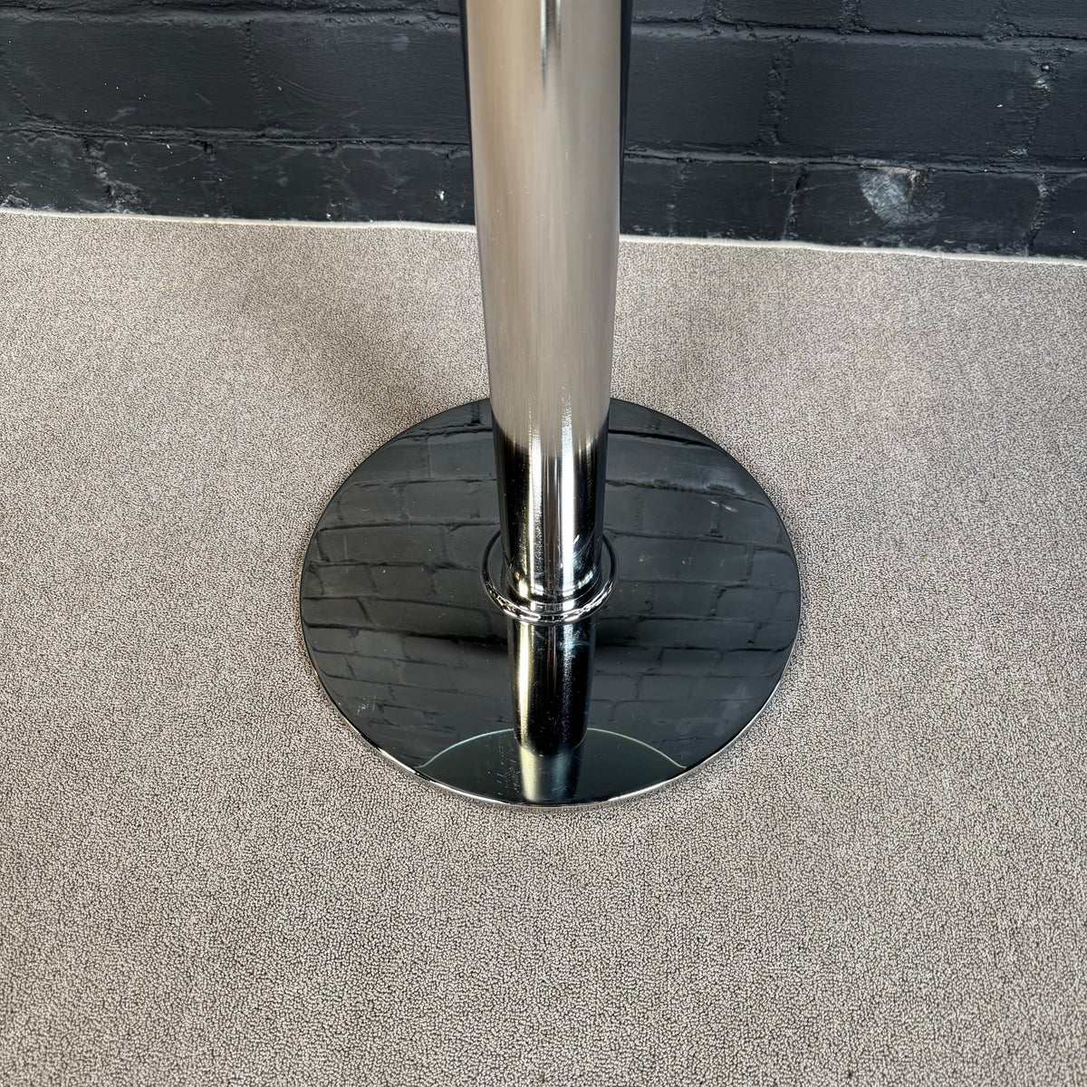 Bistrotisch Glas satiniert, rund, Chromfuß