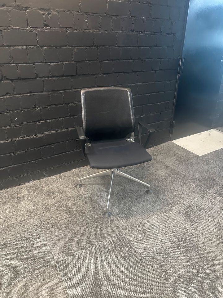 Meda Chair Schwarz