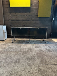 Sideboard Schwarz auf Rollen