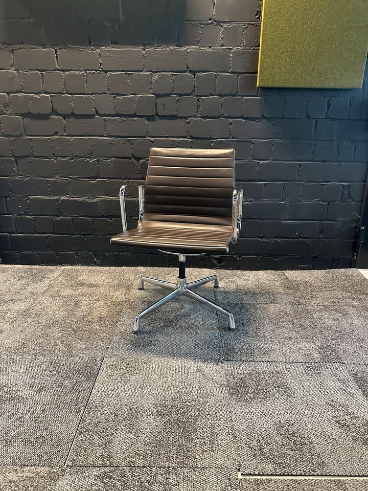 Alu Chair EA 108 Leder Braun